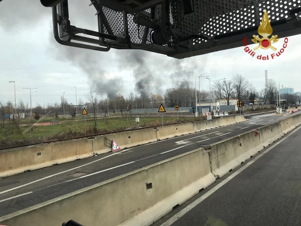 VENEZIA: INCENDIO A MALCONTENTA, FIAMME VISIBILI A DISTANZA